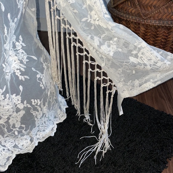 White Mesh and Lace Kimono - Picture 3 of 4